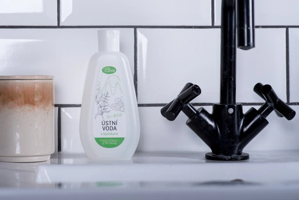 Pleva Ústní voda s bylinkami, bez alkoholu 200g